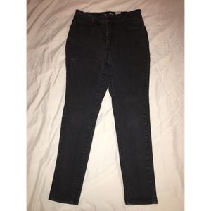BLACK SKINNY JEANS
